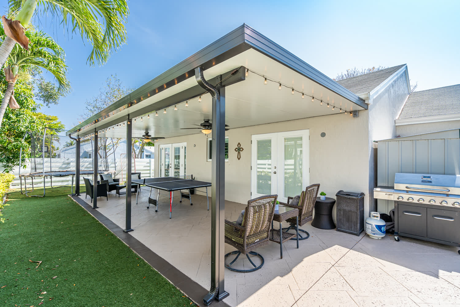 Otra vista de The Country Walk Residence — Remodelación Completa de Lujo en Country Walk, FL por Unique Construction, contratista general con licencia que atiende el condado de Miami-Dade