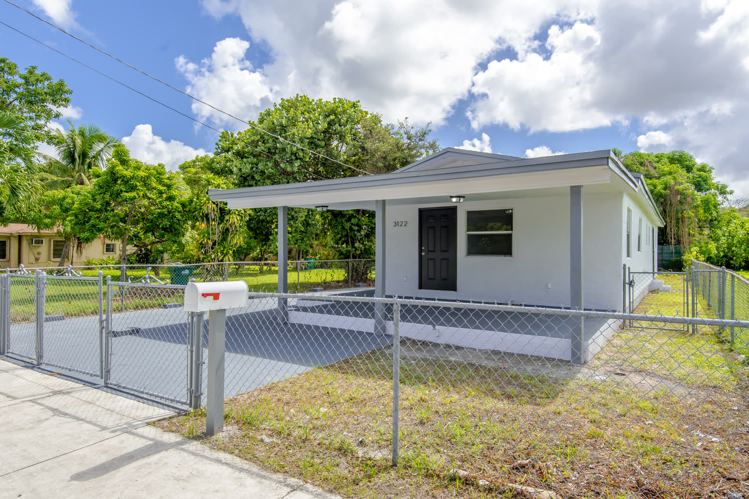 Renovaciones Listas para Huracanes: Qué Reforzar Primero en una Casa del Sur de la Florida — Perspectiva de Mercado · Unique Construction, contratista general con licencia en Miami-Dade, FL